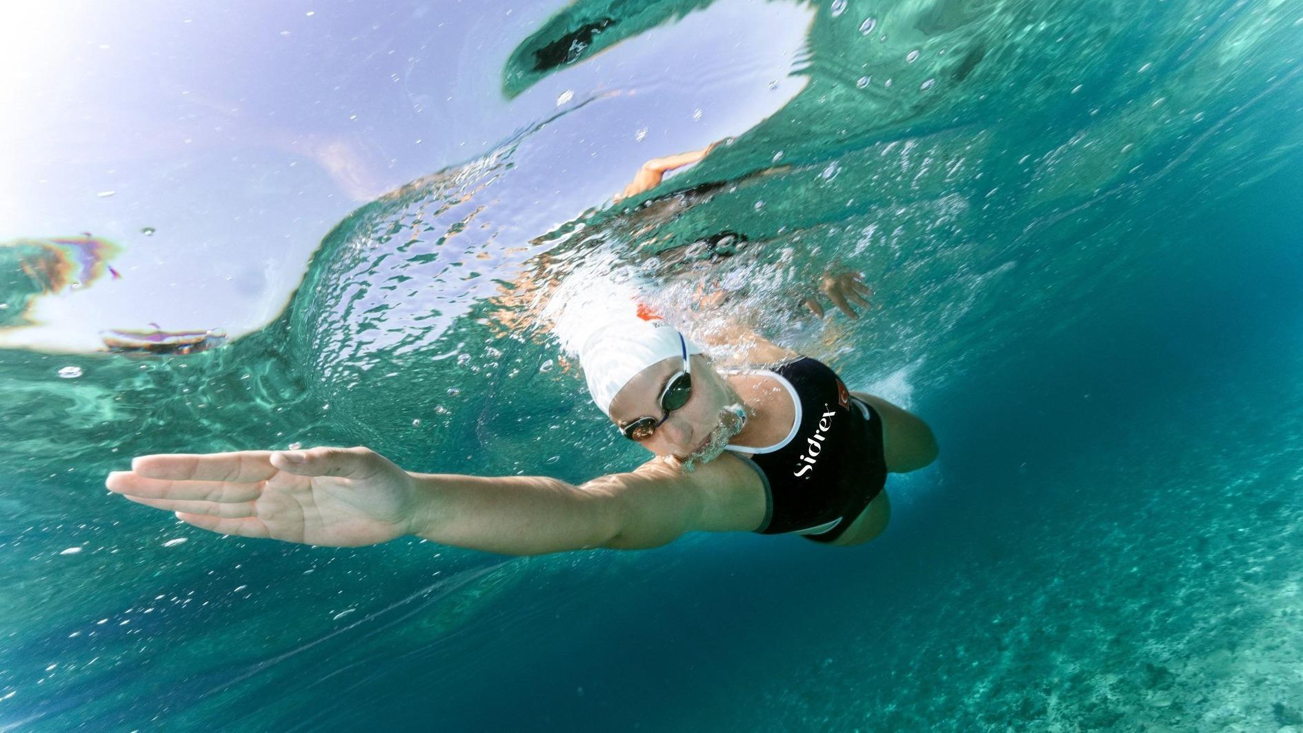 Turkish swimmer forced to abandon race due to jellyfish stings