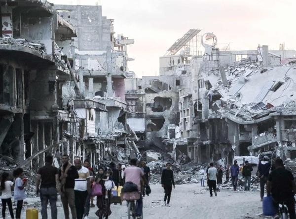Netanyahu claims no humanitarian crisis as hundreds of thousands flee Rafah